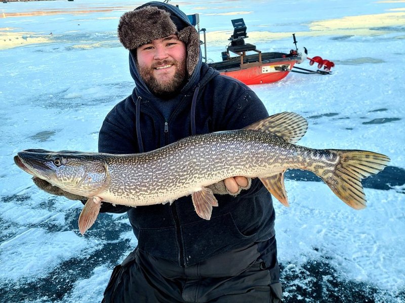 Ice fishing game online in Canada